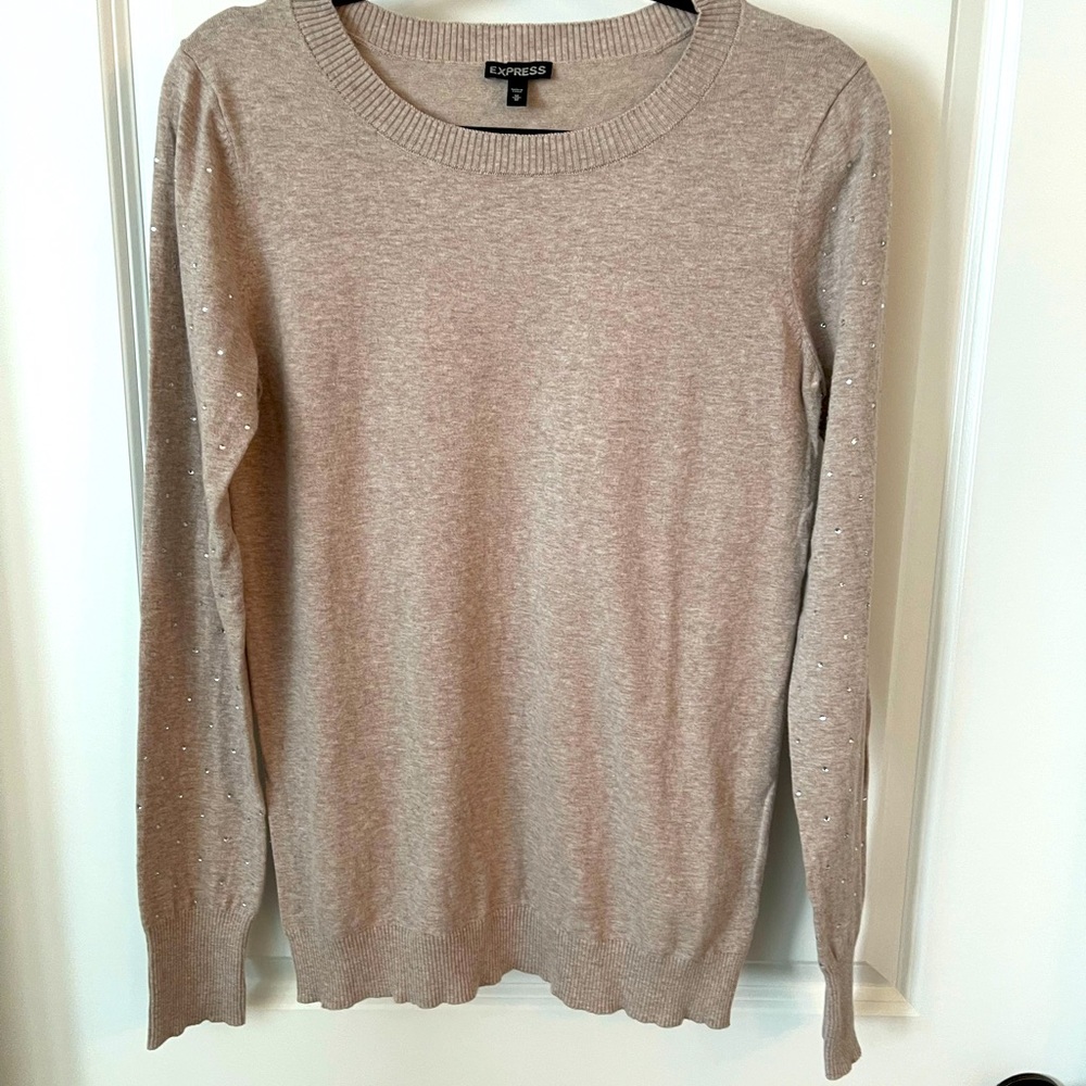 Lightweight sweater with sparkle sleeve detail